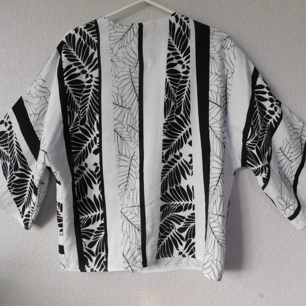 Peck & Peck Black & White Leaf Pattern Sweater – Size S – NWOT - Picture 4 of 4